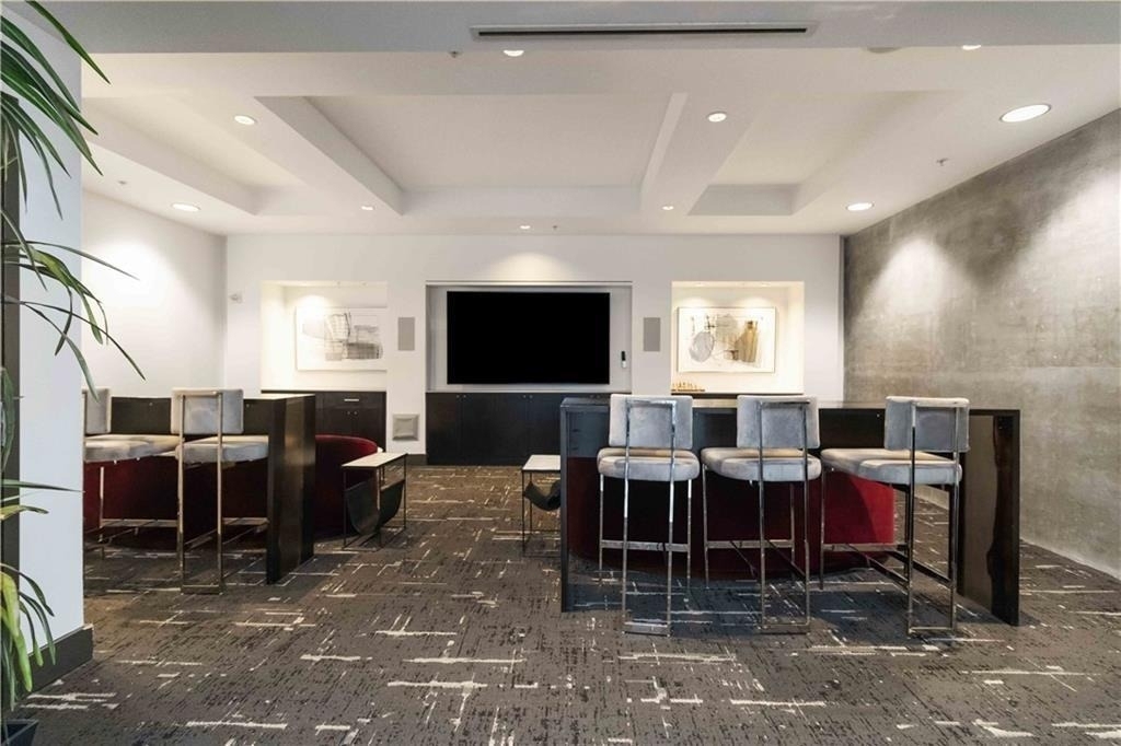 400 W Peachtree Street Nw - Photo 2