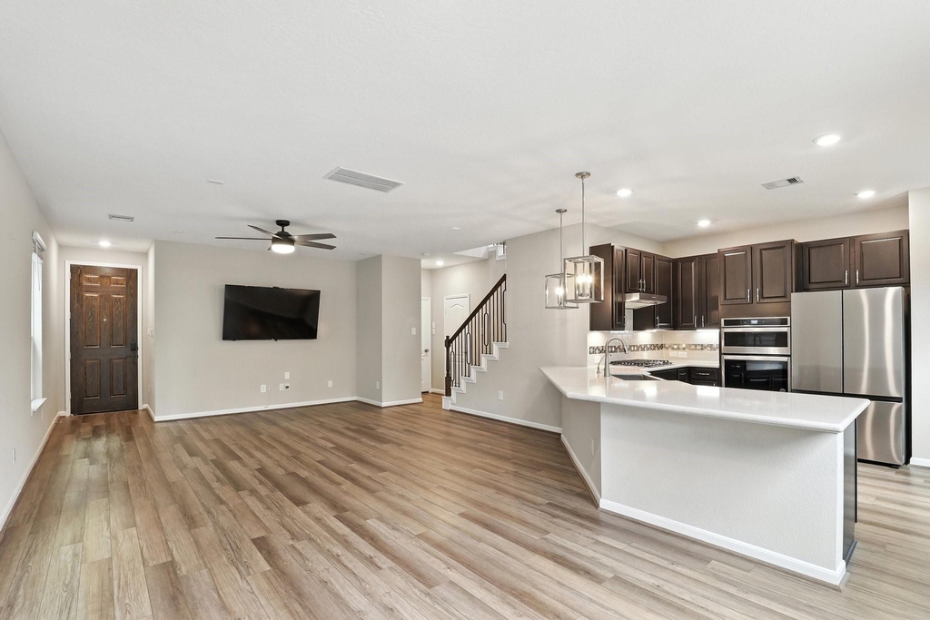 8618 Cedar Plains Lane - Photo 4