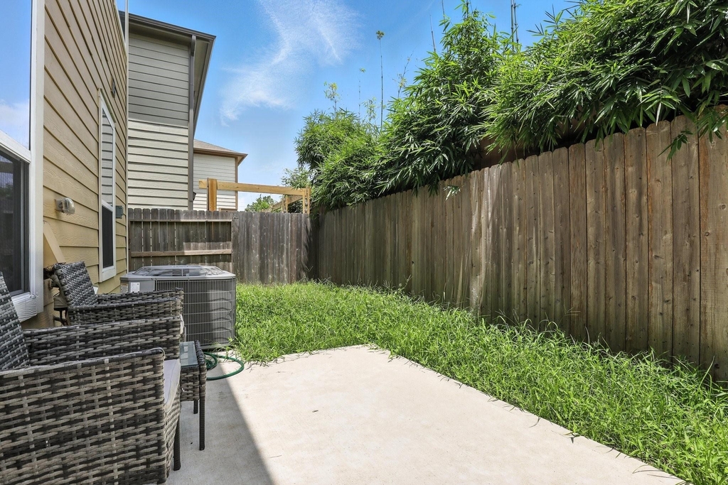 8618 Cedar Plains Lane - Photo 22