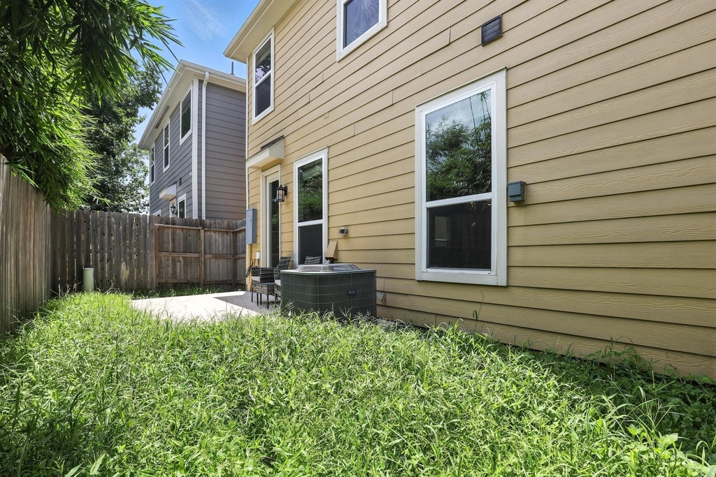 8618 Cedar Plains Lane - Photo 21