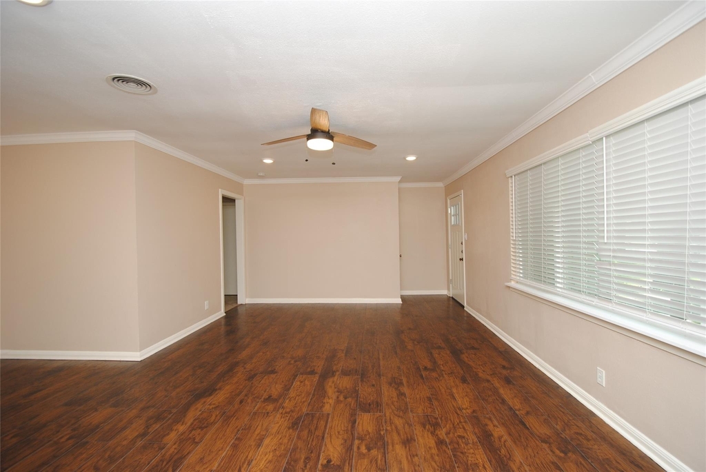10034 Cedardale Drive - Photo 9