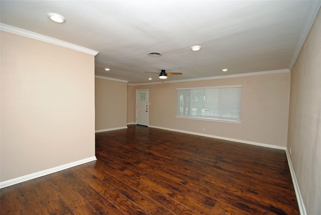 10034 Cedardale Drive - Photo 10