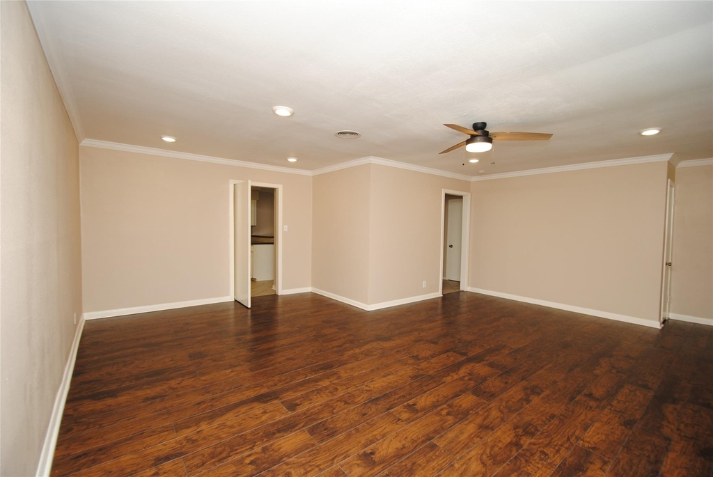 10034 Cedardale Drive - Photo 8