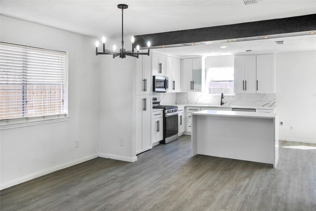 511 Chaseway Drive - Photo 1