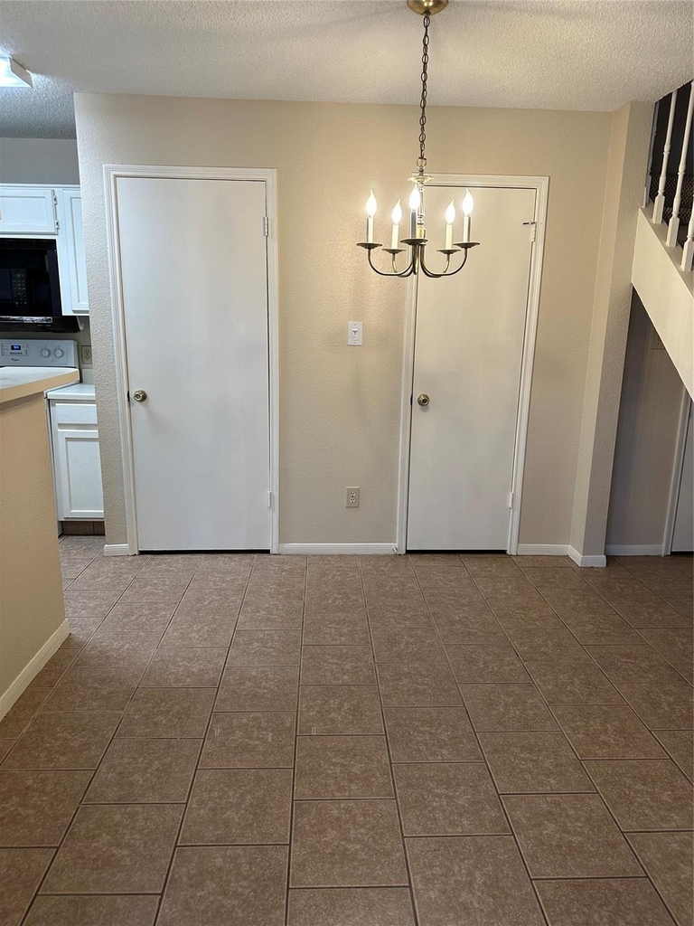 2121 Hepburn Street - Photo 3