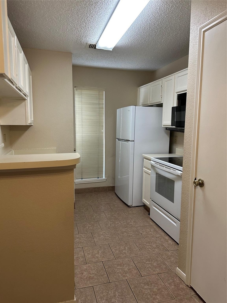 2121 Hepburn Street - Photo 5