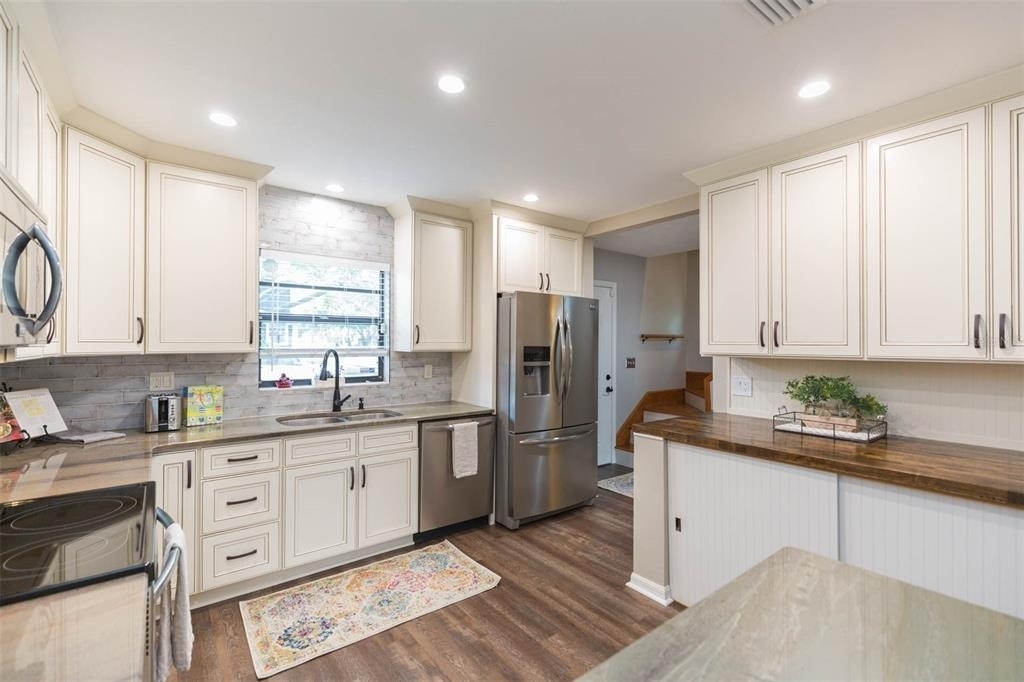 702 W Bay Street - Photo 3