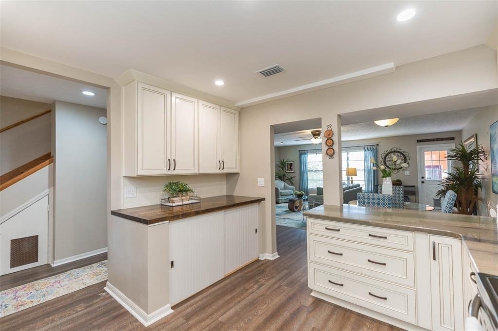 702 W Bay Street - Photo 4