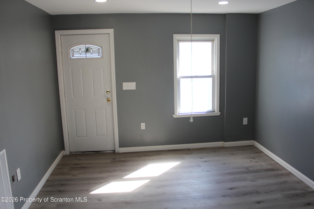 335 Phelps Street - Photo 2