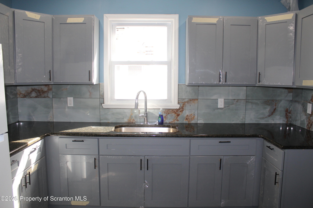 335 Phelps Street - Photo 3