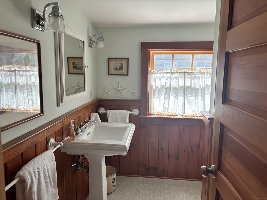 42 Sea Breeze Avenue - Photo 10