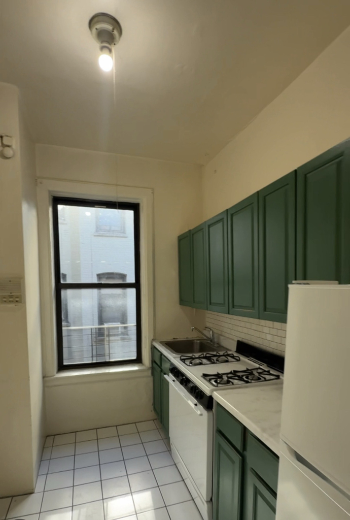 190 Claremont Avenue - Photo 4