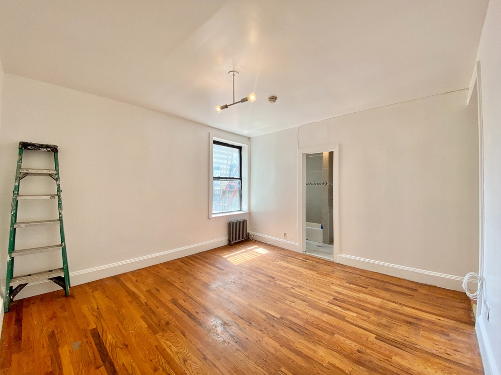666 Hancock Street - Photo 0