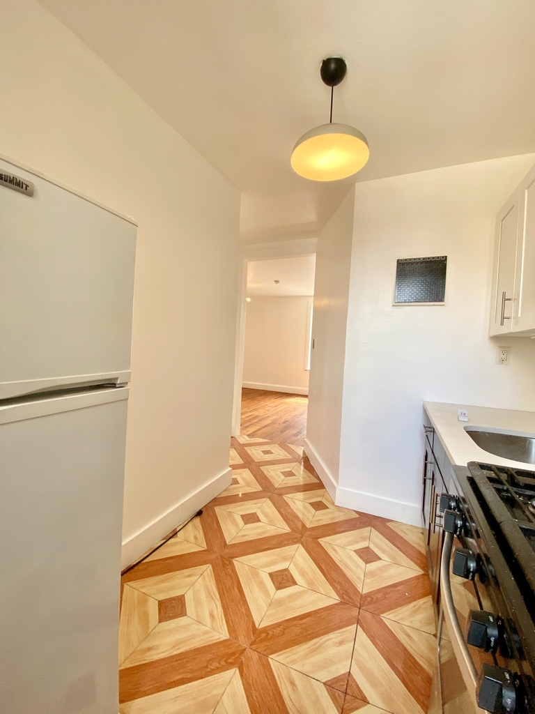 666 Hancock Street - Photo 5
