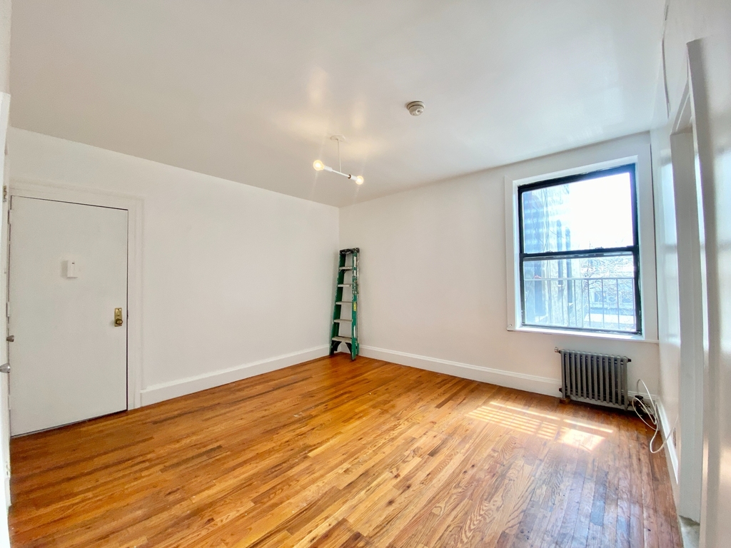 666 Hancock Street - Photo 6