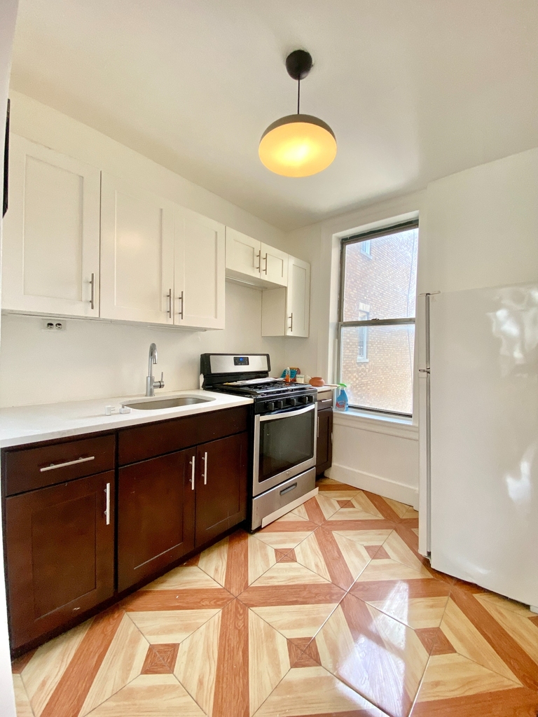666 Hancock Street - Photo 4