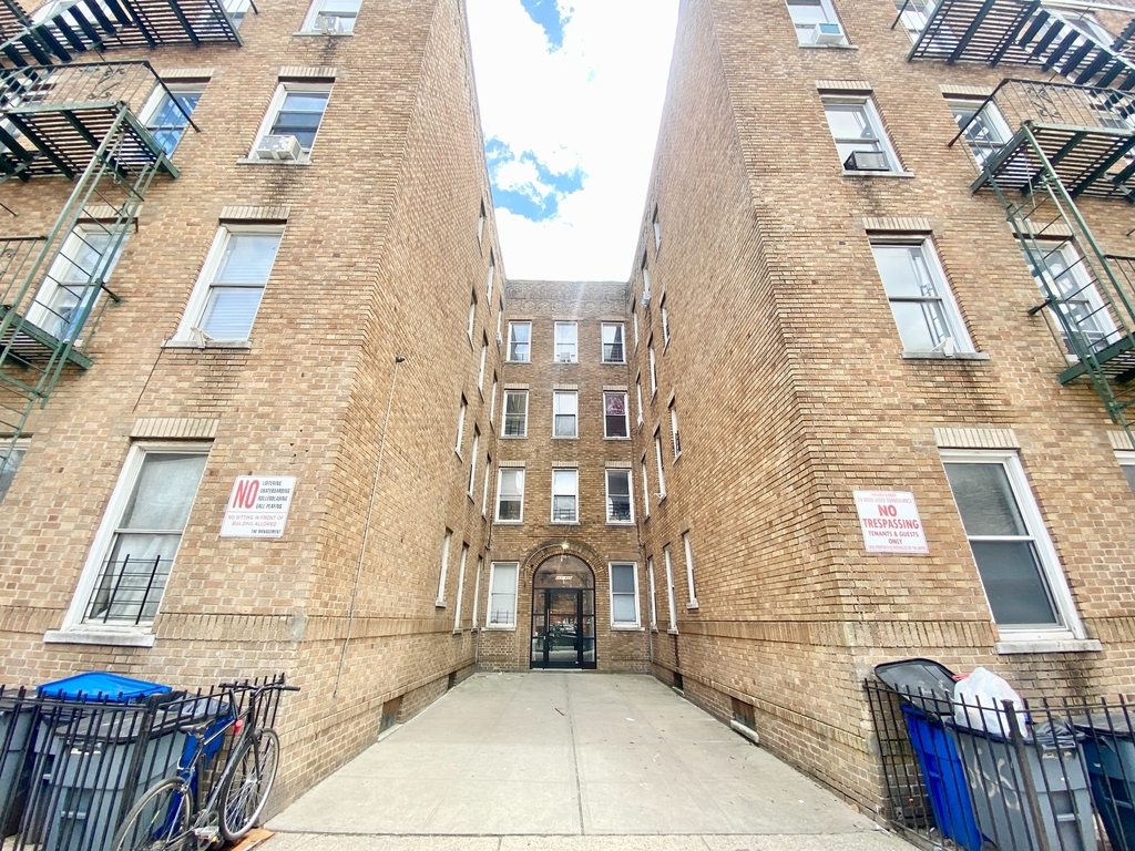 666 Hancock Street - Photo 8