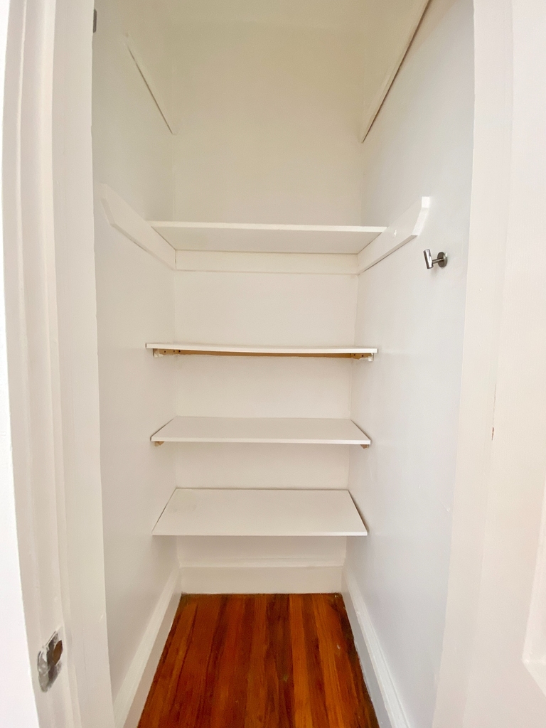 666 Hancock Street - Photo 2