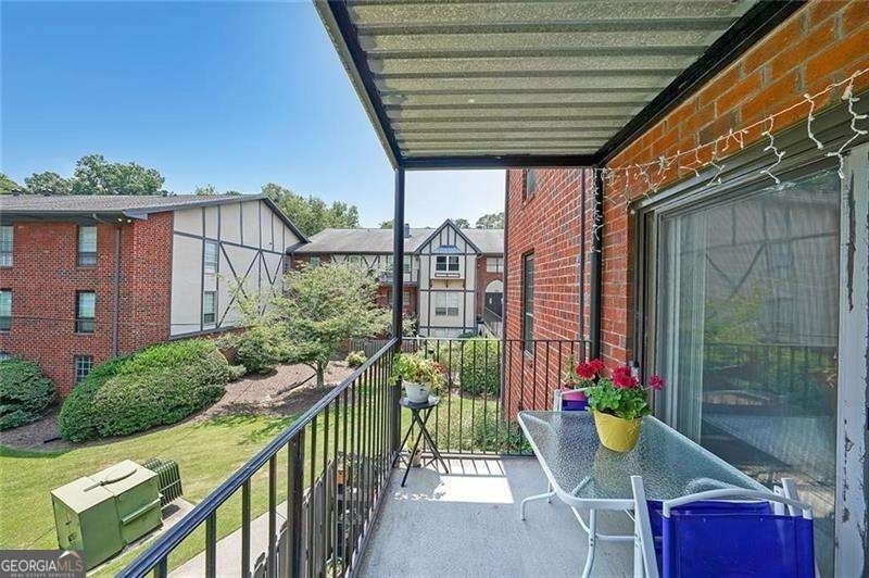 6851 Roswell Road - Photo 27