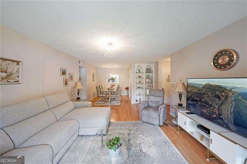 6851 Roswell Road - Photo 13