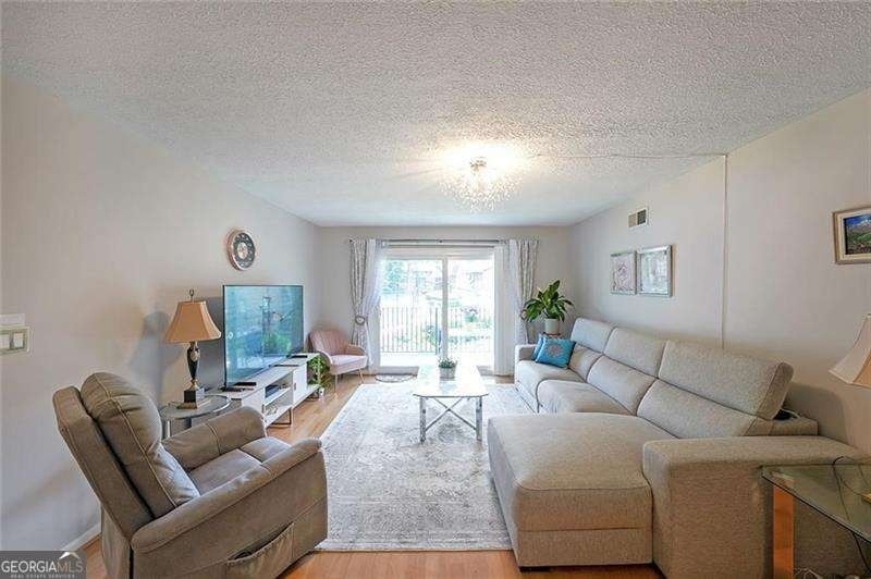 6851 Roswell Road - Photo 12