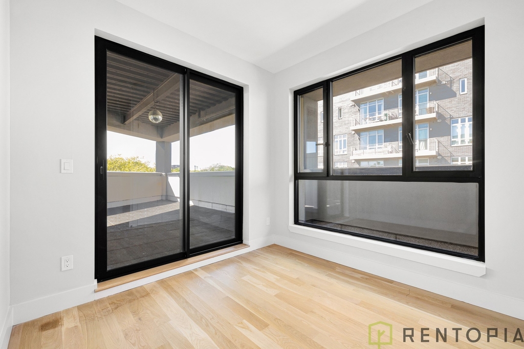 494 Manhattan Avenue - Photo 4