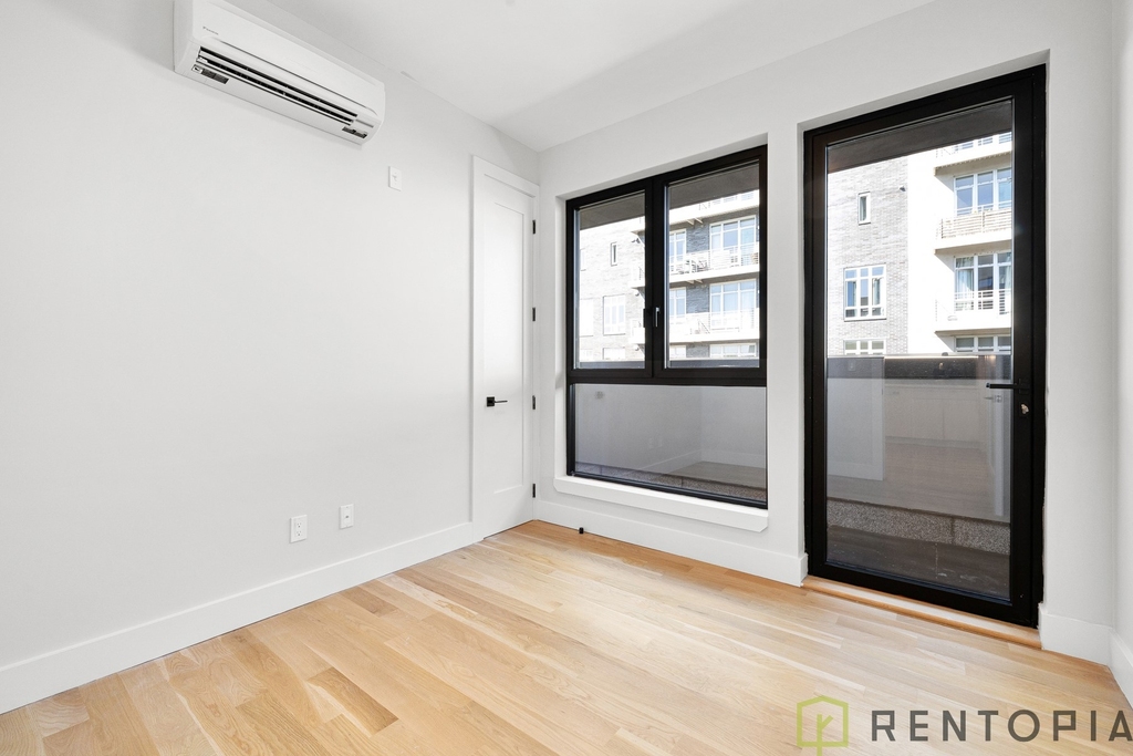 494 Manhattan Avenue - Photo 5