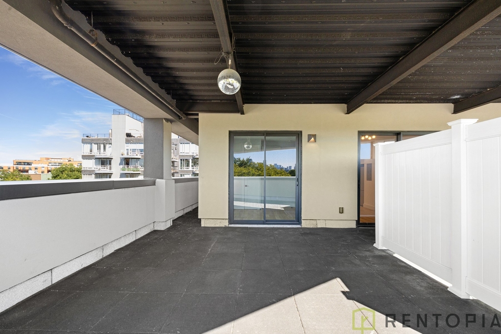 494 Manhattan Avenue - Photo 3