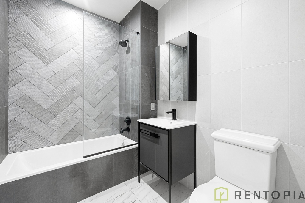494 Manhattan Avenue - Photo 8