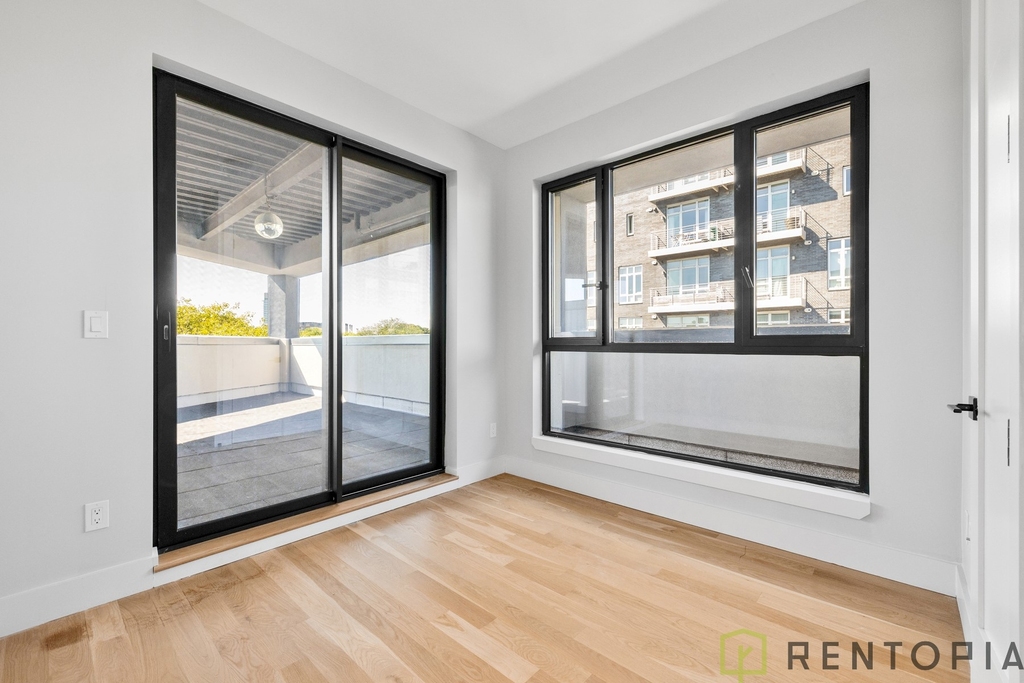 494 Manhattan Avenue - Photo 7