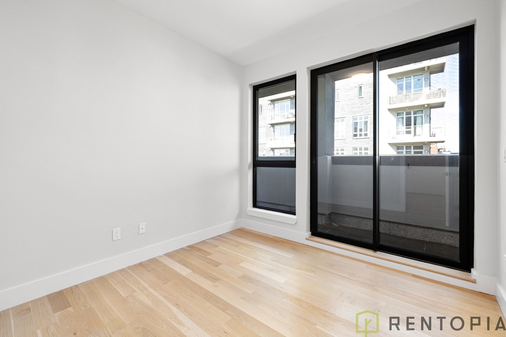 494 Manhattan Avenue - Photo 6