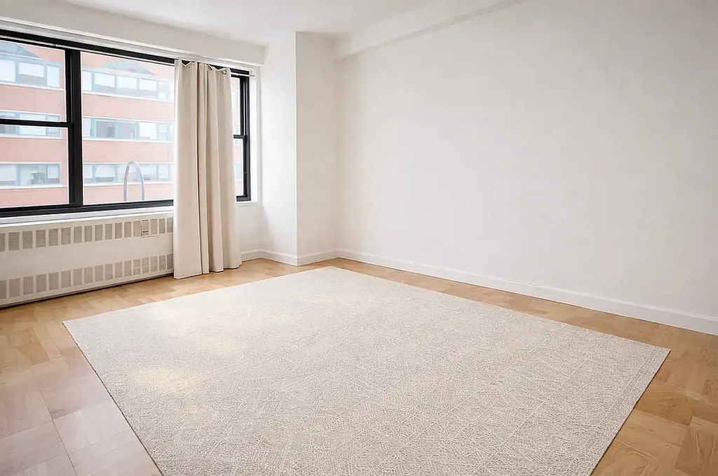 4th Avenue - Photo 2