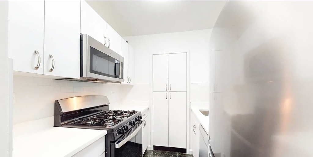 405 East 56th Street - Photo 2