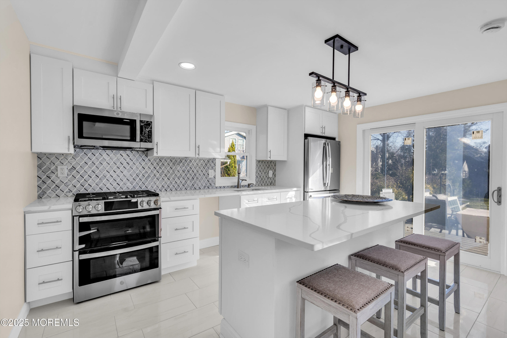 814 Dunlewy Street - Photo 2