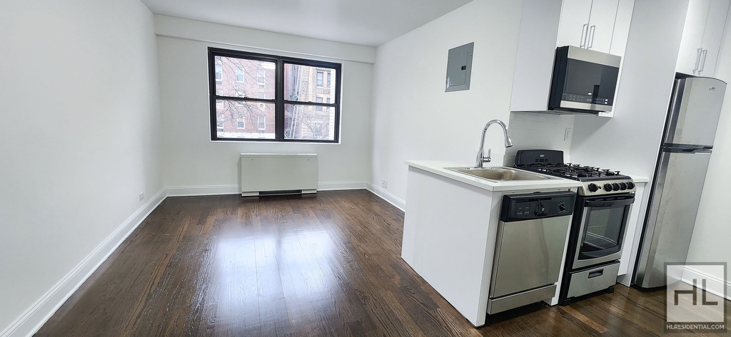 E 16 St - Photo 0