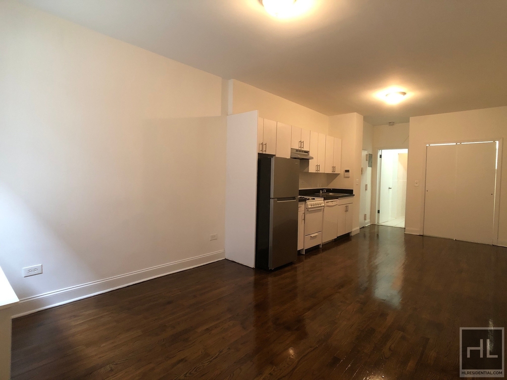 East 89th Street - Photo 3
