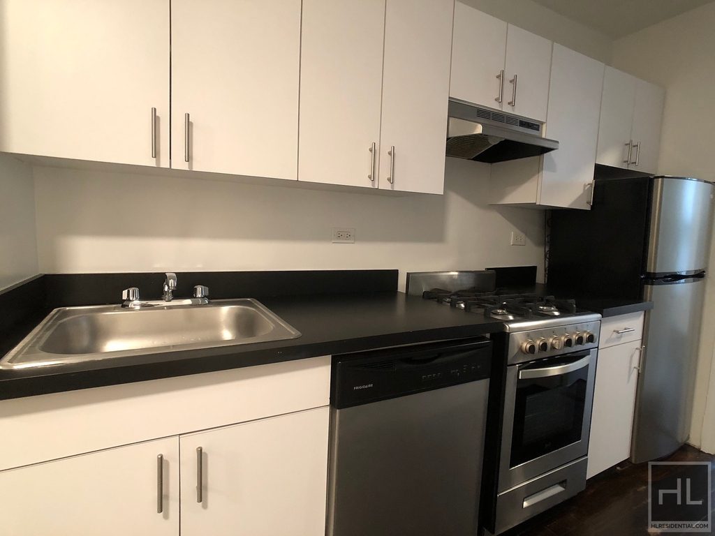 East 89th Street - Photo 2