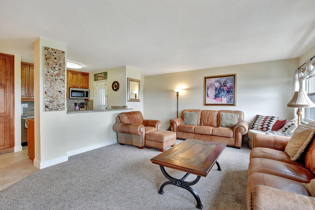 2555 Ne 11th Street - Photo 7