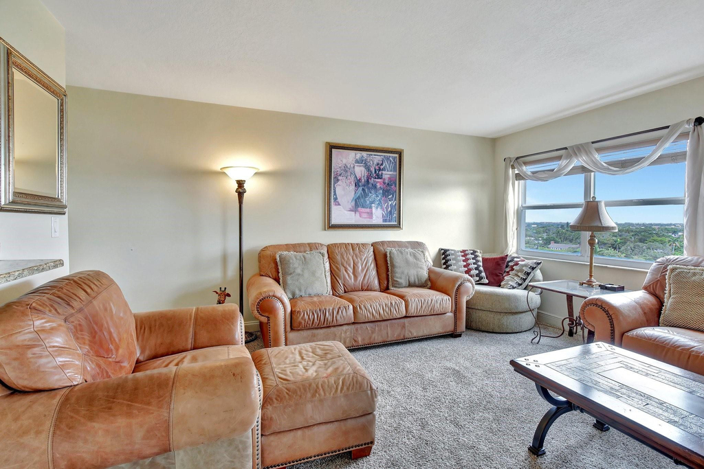 2555 Ne 11th Street - Photo 3