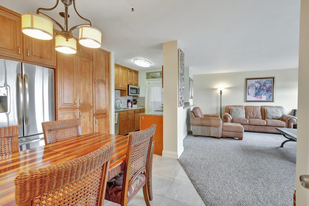 2555 Ne 11th Street - Photo 9
