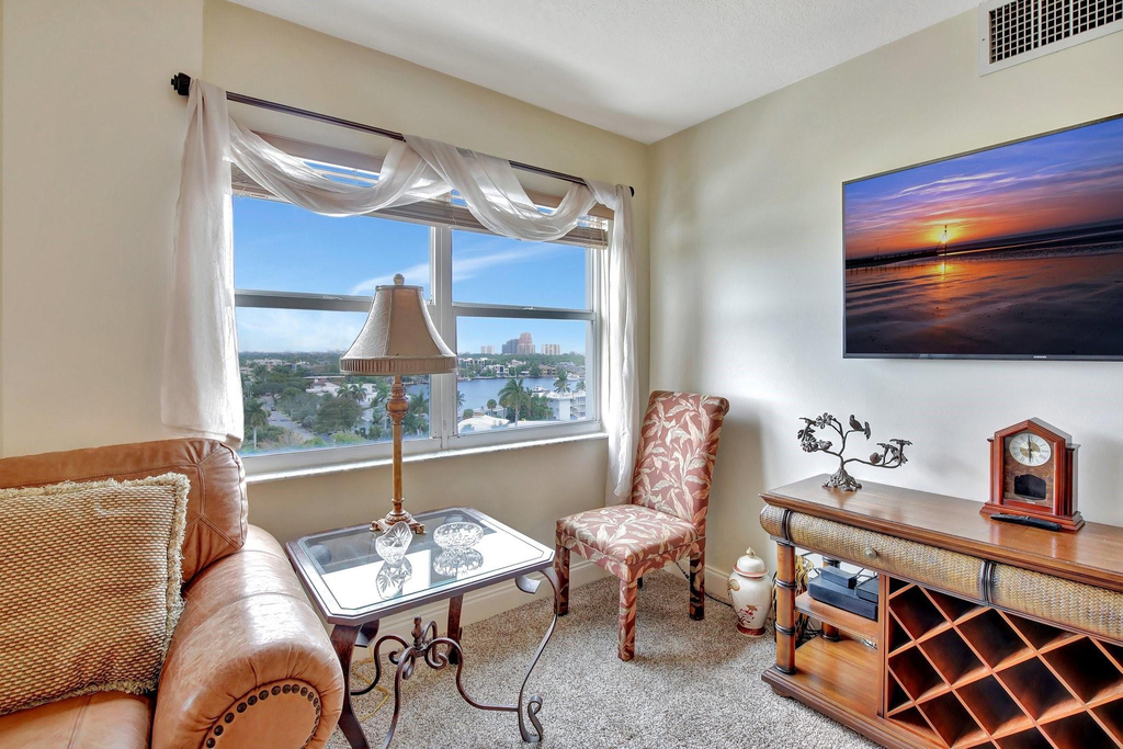 2555 Ne 11th Street - Photo 4