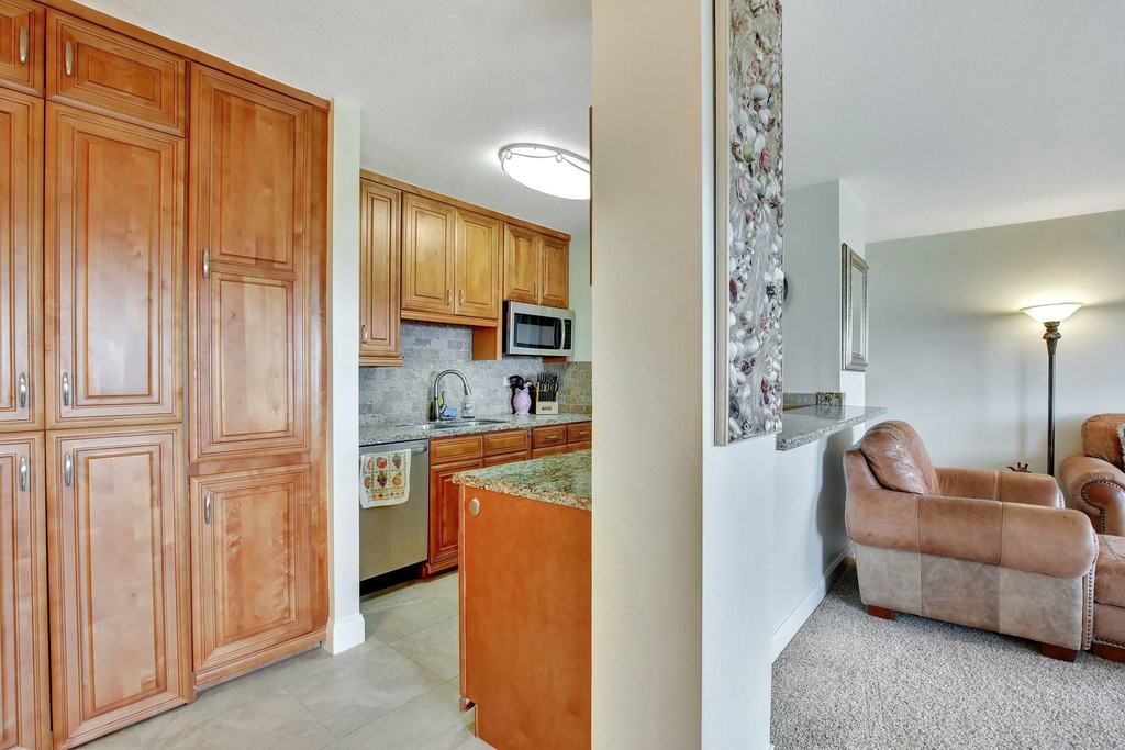 2555 Ne 11th Street - Photo 10