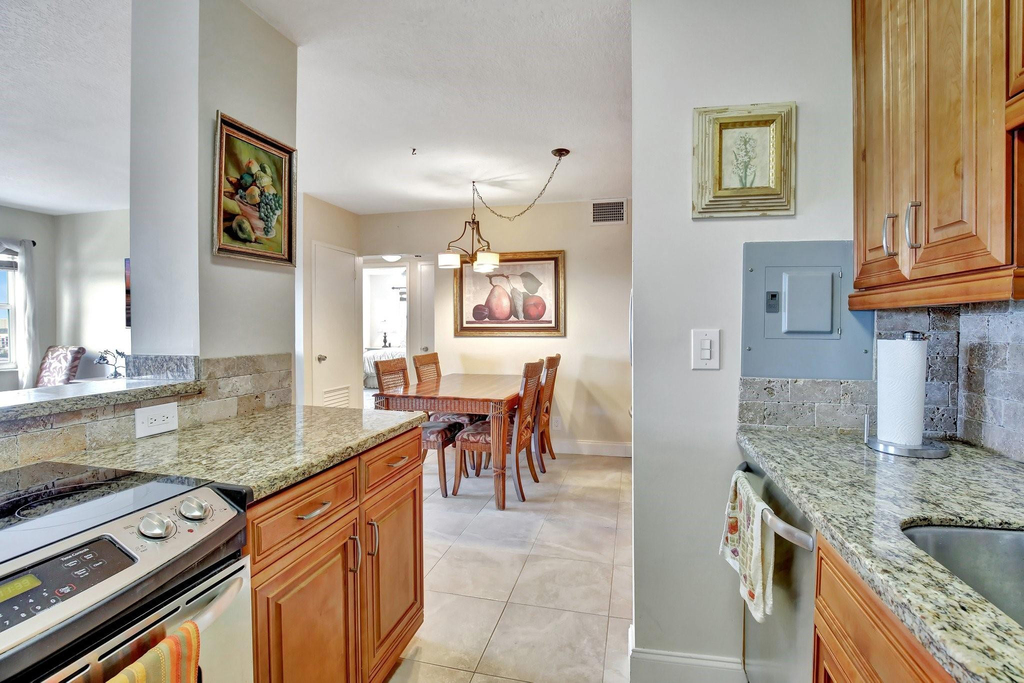 2555 Ne 11th Street - Photo 12