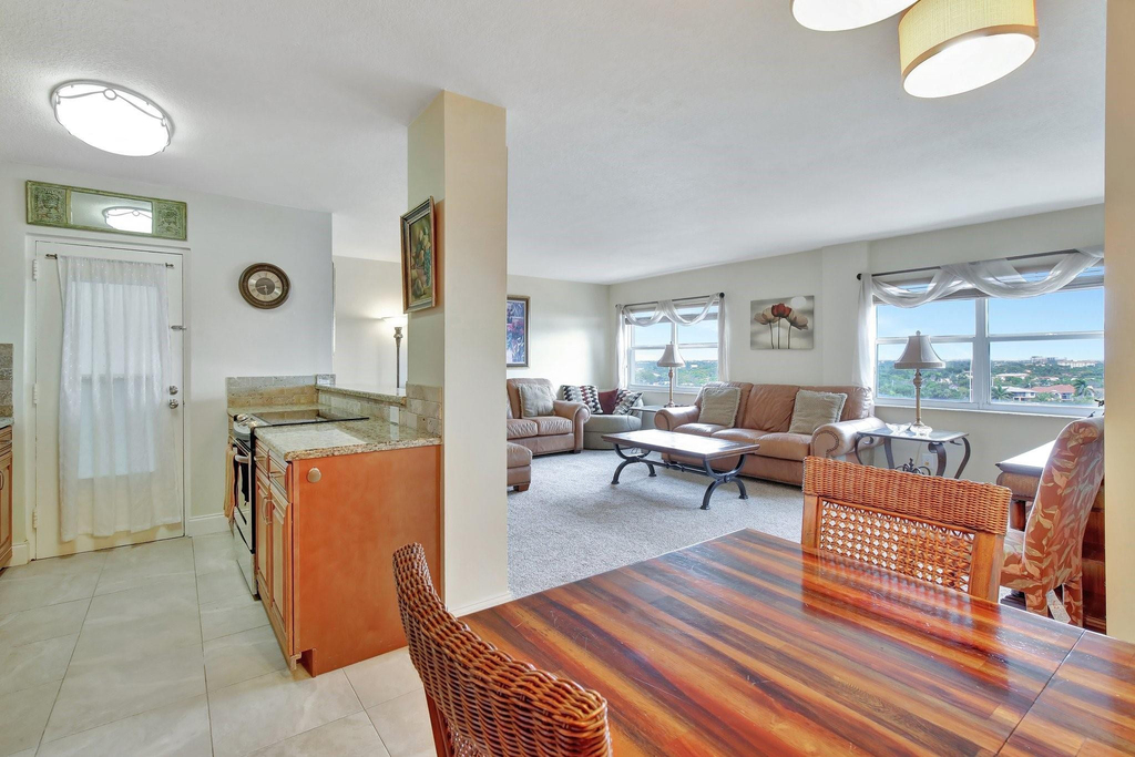 2555 Ne 11th Street - Photo 11