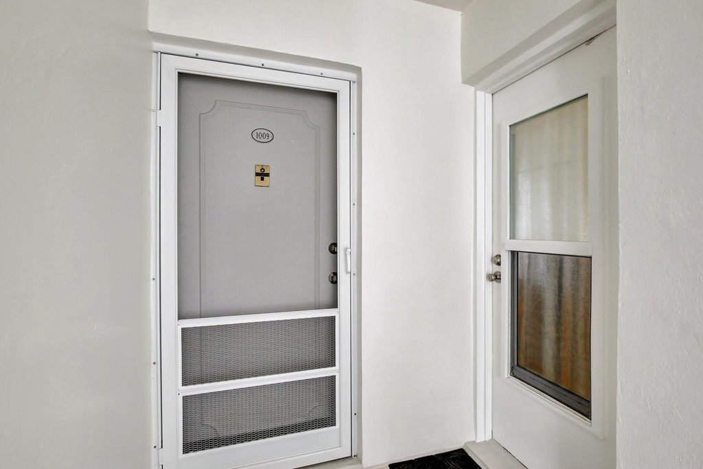 2555 Ne 11th Street - Photo 2
