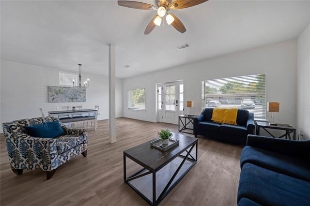 1011 S Armstrong Avenue - Photo 2