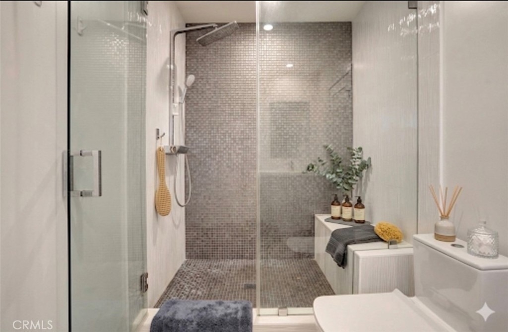 4450 Hayvenhurst - Photo 10