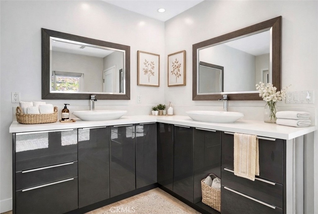 4450 Hayvenhurst - Photo 12
