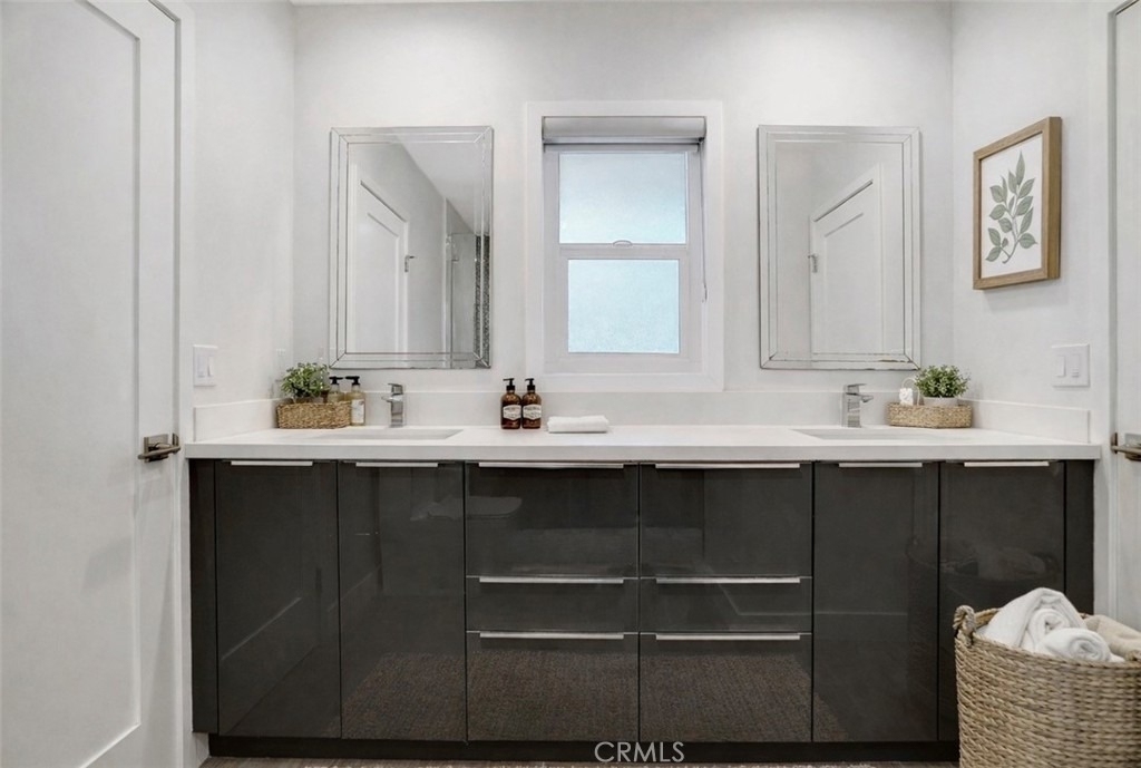 4450 Hayvenhurst - Photo 19