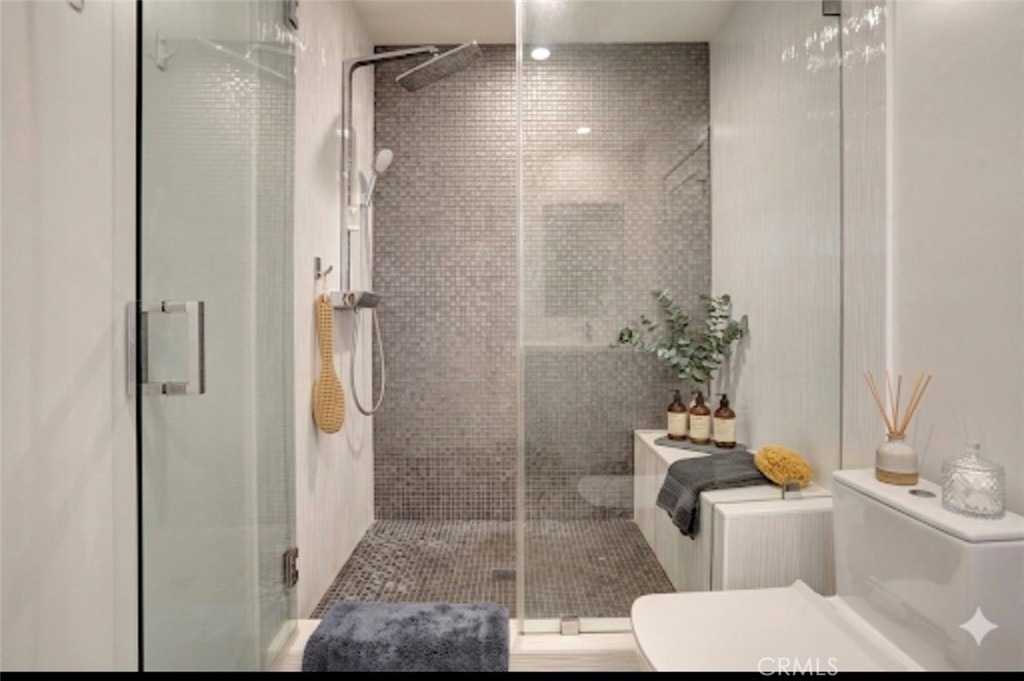 4450 Hayvenhurst - Photo 16